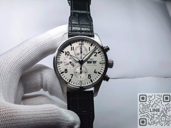 ZF工場　IWC　パイロットウォッチクロノグラフ　IWC 3777　43MM　ホワイト文字盤　レザーストラップ　7750ムーブメント　スーパーコピー