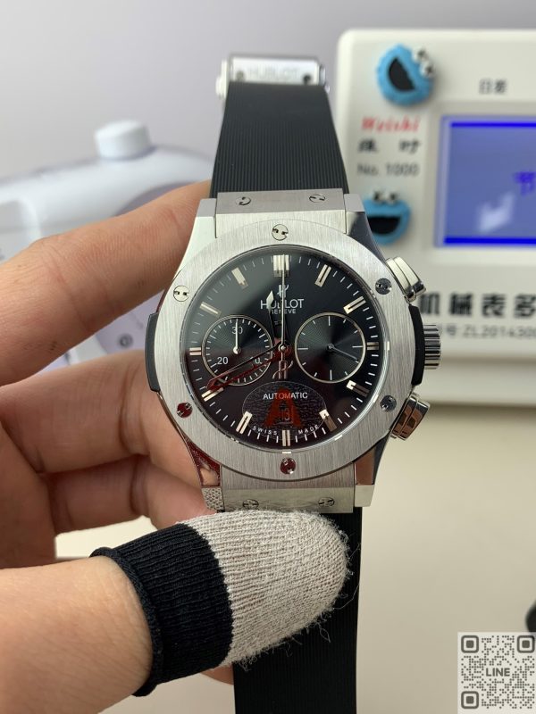 HB工場　ウブロ　クラシックフュージョン　クロノグラフ　 ブラック文字盤　チタン　42mm　ラバーストラップ　HUB1143ムーブメント　