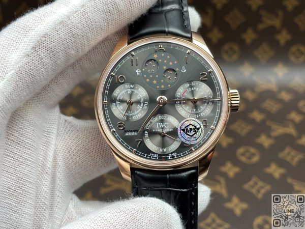 APS工場　IWC　ポルトギーゼ・パーペチュアル・カレンダーIW503404　44.2mm　グレー文字盤　	18Kレッドゴールド ケース　52615自動巻ムーブメント　レザーストラップ