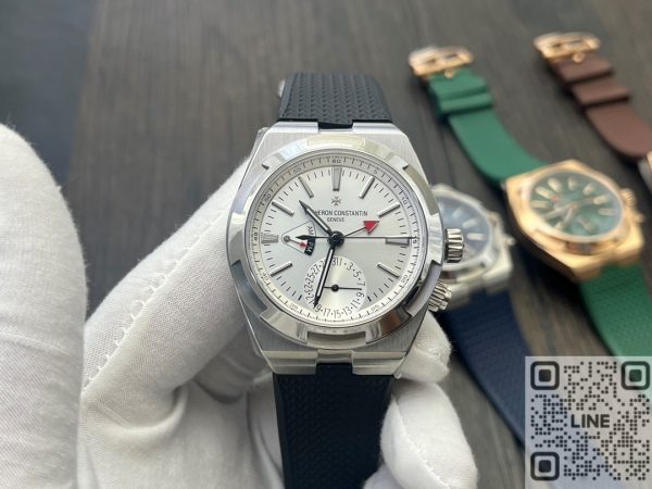 MKF工場　ヴァシュロン・コンスタンタン　オーヴァーシーズ　デュアルタイム　7920V/210A-B333　41mm　ホワイト文字盤　ステンレススチール　5110 DT自動巻ムーブメント　ラバーストラップ　スーパーコピー