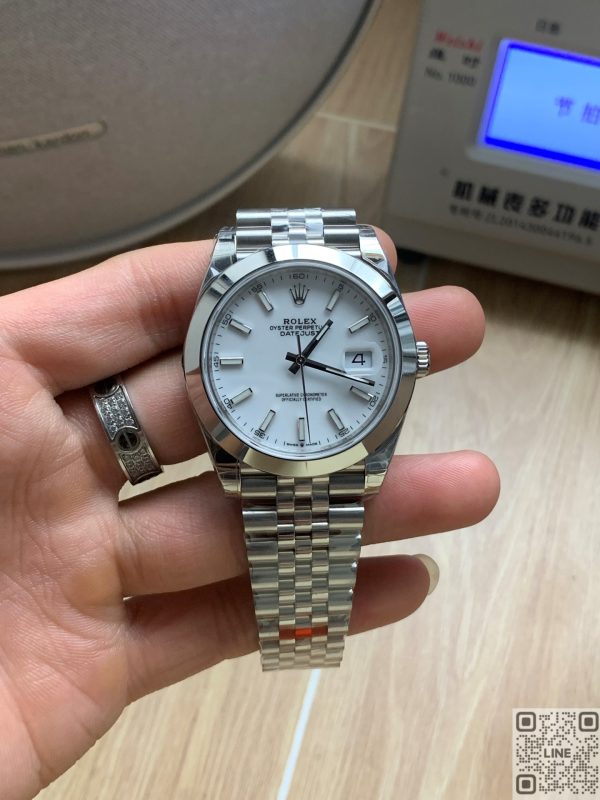 NOOB工場　ロレックス　デイトジャスト　126300　ホワイト文字盤　ドーム型ベゼル　ジュビリーブレス　41mm 　3235ムーブメント　スーパーコピー