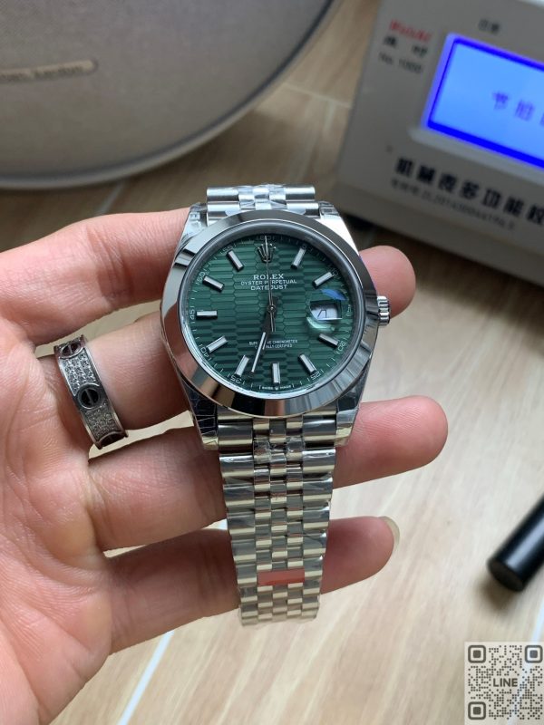 NOOB工場　ロレックス　デイトジャスト　126300　グリーンフルーテッド文字盤　ドーム型ベゼル　41mm 　3235ムーブメント　スーパーコピー