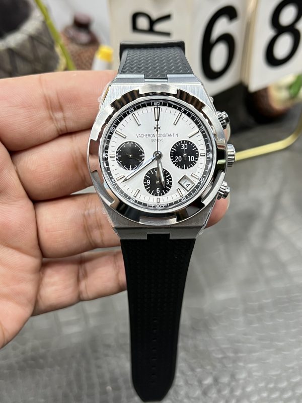 8F工場　ヴァシュロン・コンスタンタン　エントリーレベル オーバーシーズ クロノグラフ 5520V/210A-B686　42.5mm　シルバー文字盤　ラバーストラップ　9100ムーブメント