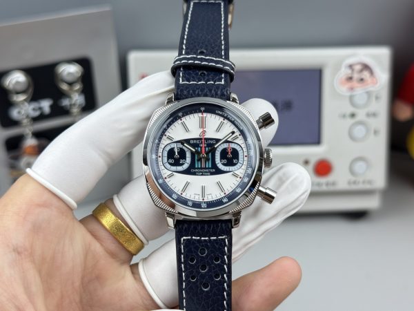 BLS工場　ブライトリング　トップタイムウォッチ　トップタイムB01シリーズ、レーシング　38mm　ホワイトにブルーのクロノグラフカウンター文字盤　スレンレススチールケース　カーフスキンレザーストラップ　7750ムーブメント　スーパーコピー