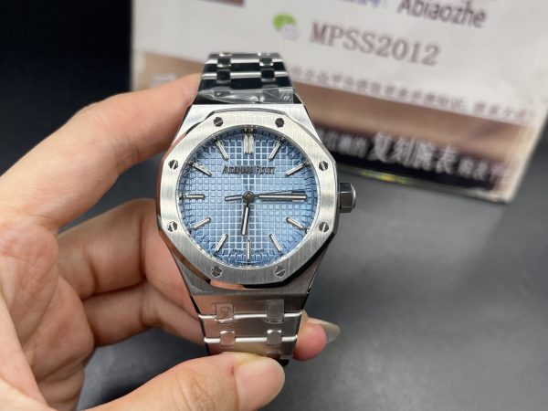 ZF工場　オーデマピゲ　ロイヤルオーク15500　37mm　ライトブルー文字盤　ステンレススチール　一体式Cal.5900ムーブメント　スーパーコピー