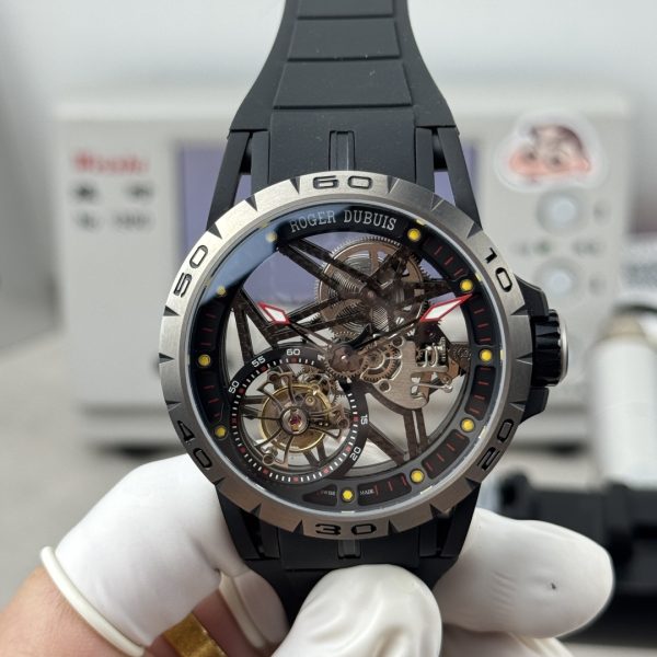 NEW FACTORY　ロジェ・デュブイ　リーガルシリーズRDDBEX0479 　45mm　スケルトン文字盤　チタンケース　ブラックストラップ　RD505SQ手巻きムーブメント　スーパーコピー