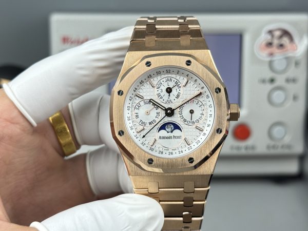 BBS工場　オーデマピゲ　ロイヤルオーク　パーペチュアルカレンダー26574　41mm　シルバー文字盤　ステンレススティール　ローズゴールド　5134ムーブメント　スーパーコピー (复制)