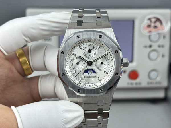 BBS工場　オーデマピゲ　ロイヤルオーク　パーペチュアルカレンダー26574　41mm　シルバー文字盤　ステンレススティール　5134ムーブメント　スーパーコピー