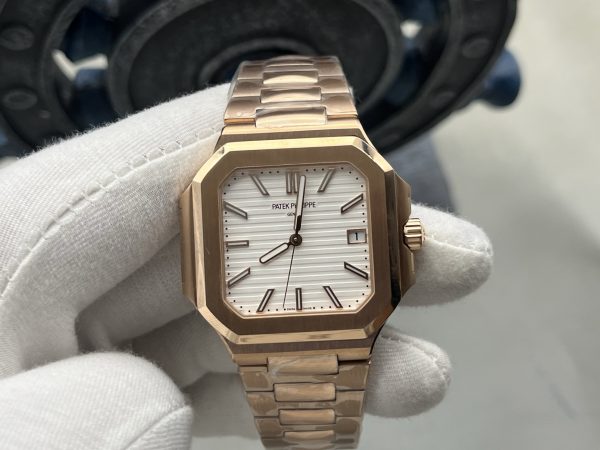 PPF工場　パテックフィリップ　Cubitusキュビタス5821　ホワイト文字盤　45mm　ローズゴールド　一体式Cal.26-330 SCムーブメント搭載　