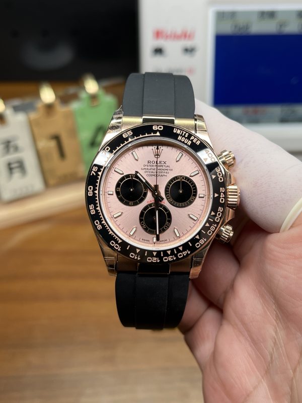 NOOB工場　ロレックス　コスモグラフデイトナ　126515LN　ローズゴールド文字盤　セラミックベゼル　専用4131ムーブメント　1:1スーパーコピー