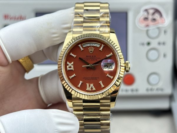 NOOB工場　ロレックスデイデイト36mm　 128238 　カーネリアンダイヤモンド入り文字盤　イエローゴールド　3255ムーブメント　スーパーコピー