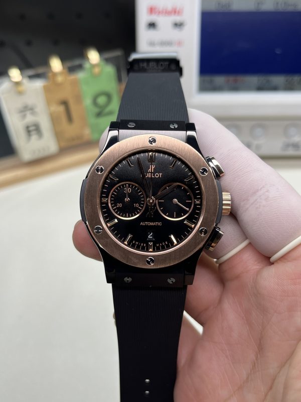 HB工場　ウブロ　クラシック フュージョン クロノグラフ　ブラック文字盤　セラミックケース　セラミックベゼル　　42mm　ラバーストラップ　HUB1143ムーブメント　