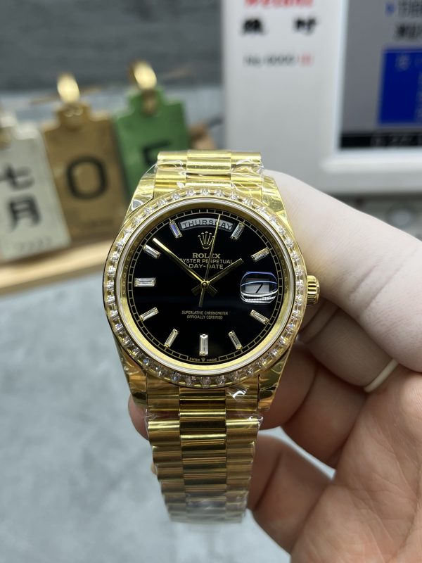 NOOB　ロレックスデイデイト　40ｍｍ 　228238イエローゴールド　ブライトブラック　ダイヤモンド入り文字盤　ダイヤモンド入りベゼル　3255ムーブメント スーパーコピー